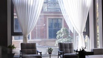 Les nouvelles fenêtres à battants ont-elles une surface lisse pour un nettoya...